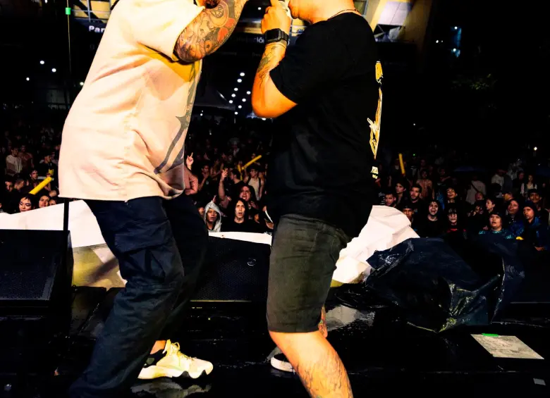 En la foto, a la izquierda Nano de Nepentes y Manzano Gallego, durante la segunda edición de Bengala en el Parque de los Deseos. Foto cortesía Diego Santa. 