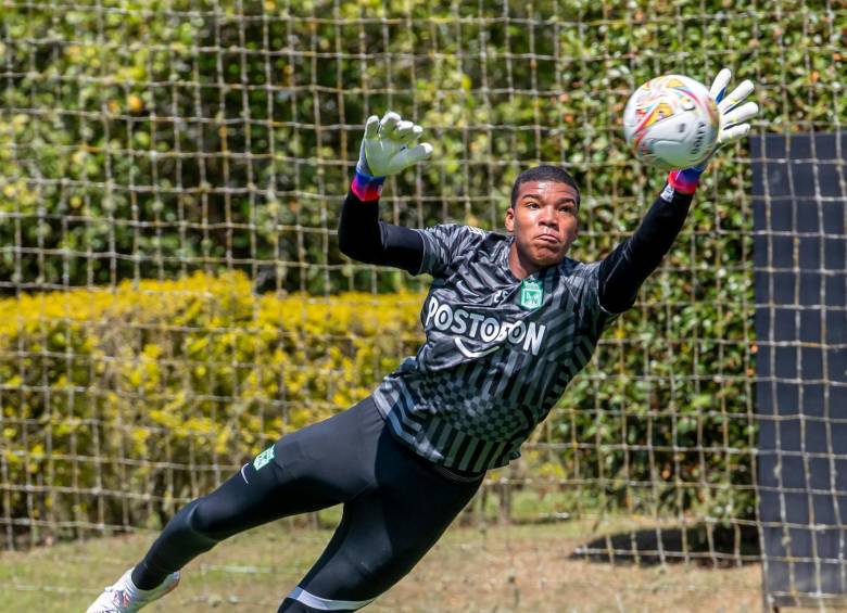 Luis Marquínez, arquero de Atlético Nacional, figura en el triunfo por Liga en Pasto. FOTO Juan Antonio Sánchez