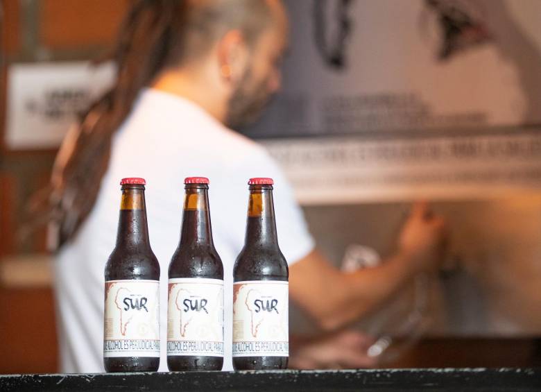 La Pola Records es una de las pocas cervecerías artesanales que tienen registro sanitario en la ciudad, los trámites son complicados para los emprendedores pequeños. FOTO Esneyder Gutiérrez