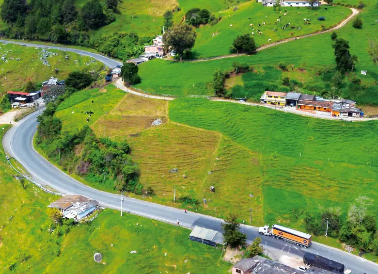 La disminución del flujo vehicular en este corredor permite que muchos usuarios de los municipios de influencia realicen viajes más rápidos. Tráfico se reduciría aún más. FOTO Camilo Suárez