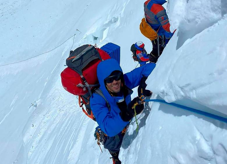 Mateo Isaza, tras la cima del Everest. Su logro tiene mucho mérito y se debe a una estricta preparación. FOTO cortesía sawatravelcolombia