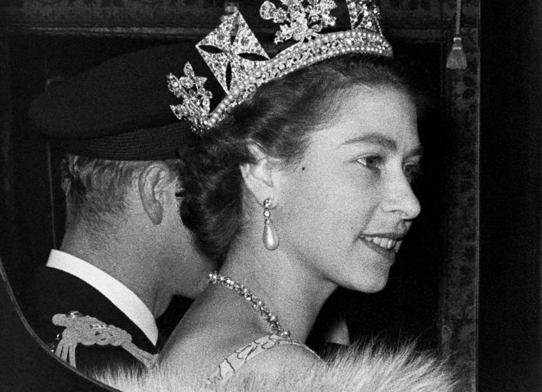 La reina tuvo su coronación el 2 de junio de 1953, un año después de la muerte de su padre Jorge VI. FOTO: GETTY