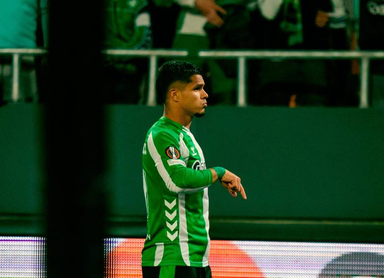 Juan Camilo Hernández su gol número once en la temporada con el Betis. FOTO: X REAL BETIS