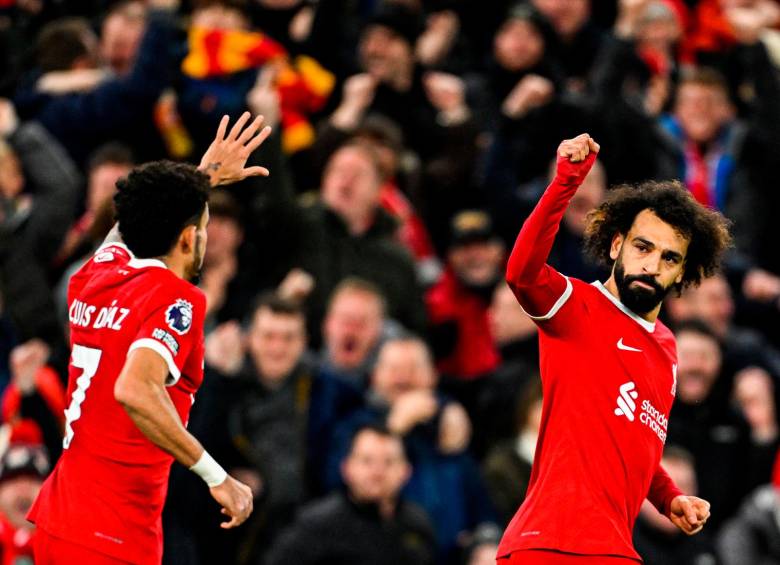 El delantero colombiano Luis Díaz no podrá jugar con Liverpool en el duelo de este martes debido a que salió lesionado en el duelo del fin de semana ante Arsenal. FOTO: TOMADA DEL X DE @LFC