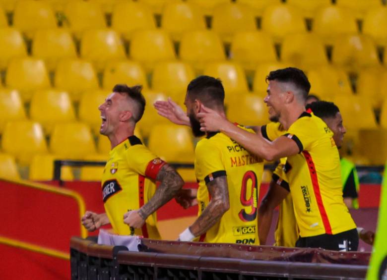 El delantero argentina Damián Díaz celebra su tanto Olímpico en la goleada al Wanderers por la Copa Sudamericana. FOTO EFE