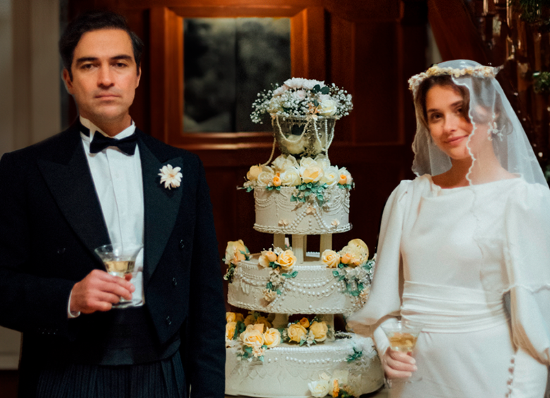 Alfonso Herrera y Nicole Wallace, en una de las imágenes que ya compartieron de esta serie que verá la luz este 2026. FOTO Cortesía Prime Video.