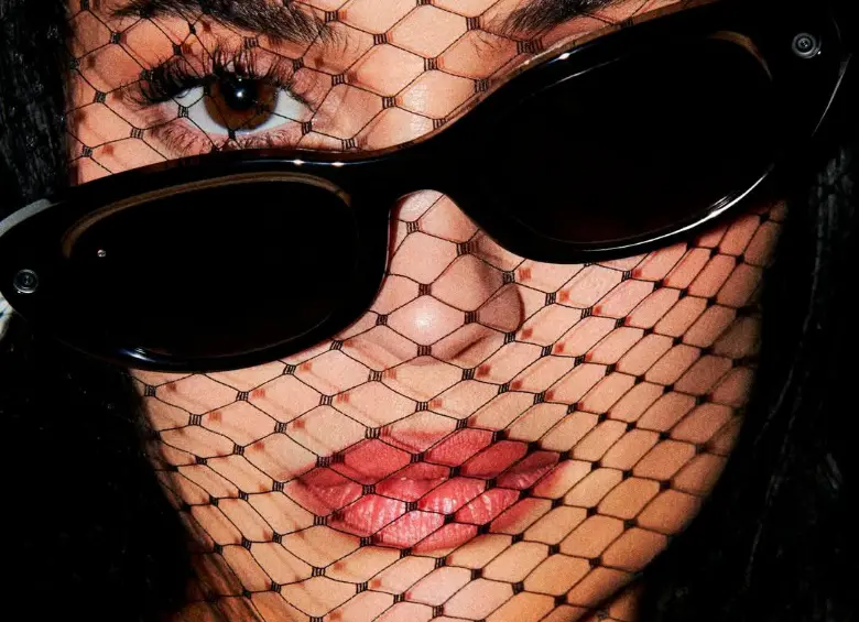 Kylie Jenner presentó en Nueva York las nuevas Meta Glasses, una colección que combina inteligencia artificial, diseño y funciones manos libres. FOTO Cortesía (@simonsaysdrip)