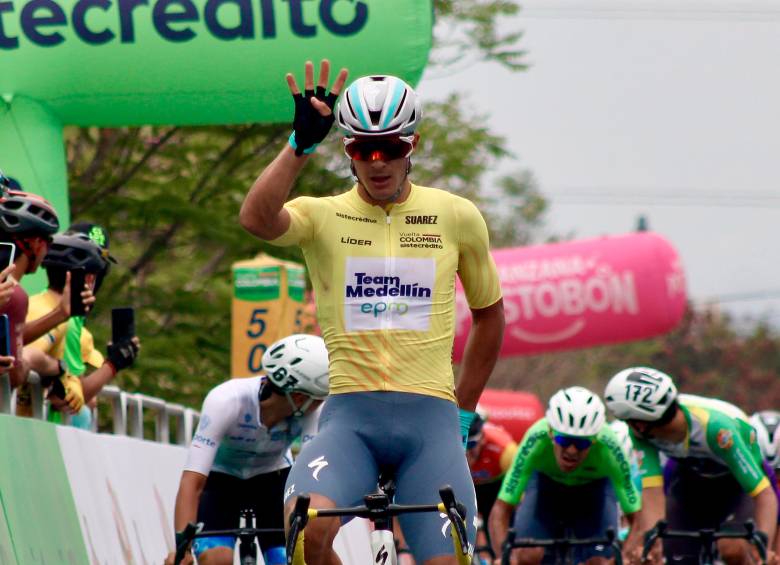 Cuatro de cuatro para Wílmar Paredes, quien volvió a ganar en la Vuelta a Colombia en medio de la tragedia