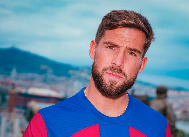 Iñigo Martínez firmó hasta 2025 y tiene la misma cláusula de rescisión de 400 millones de euros. FOTO TWITTER @FCBarcelona_es