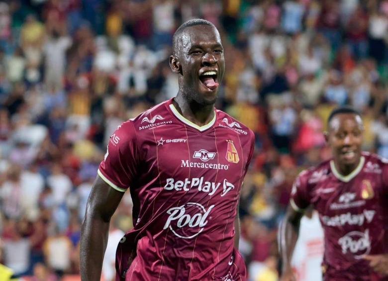 Anderson Angulo y el festejo del gol que le dio el triunfo al Tolima sobre el América. FOTO @cdtolima