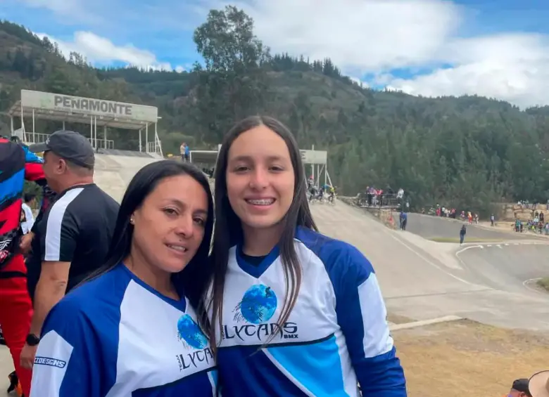 Shirley Ramírez, mamá de Valentina nunca falta a las competencias de su hija. Foto: Cortesía Edisson Cifuentes