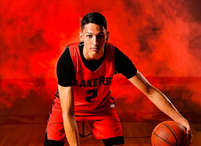 Samuel Hincapié, en acción, en uno de los partidos con el Lake Land College, antes de su paso a la Le Moyne College, universidad que hace parte de la NCAA División 1 en Nueva York. FOTO foto cortesía