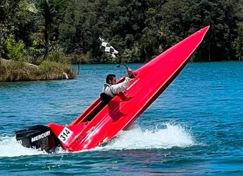 Fernando Díaz Junior festeja su triunfo. FOTO CORTESÍA