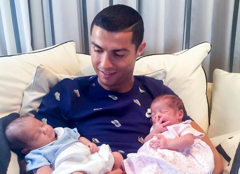 El deportista portugués Cristiano Ronaldo tiene tres hijos resultado de alquilar un vientre. Dos son los gemelos Eva y Matteo. La tercera es Alana. FOTO redes sociales.