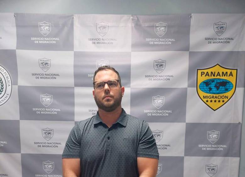 La captura de Poulos fue efectuada por solicitud de la Policía Nacional.