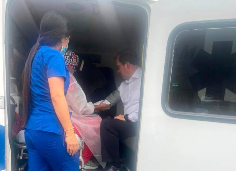 El fiscal Barbosa recibió servicios básicos de salud tras la emergencia. FOTO: FISCALÍA