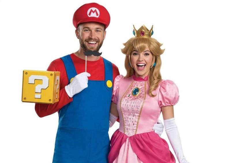 Super Mario y sus amigos disfraz. Foto echa en Gemini