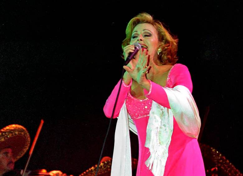 Rocío Dúrcal cantaba con el alma y mucho sentimiento. Así se podrá ver en este show en cines. FOTO: AFP