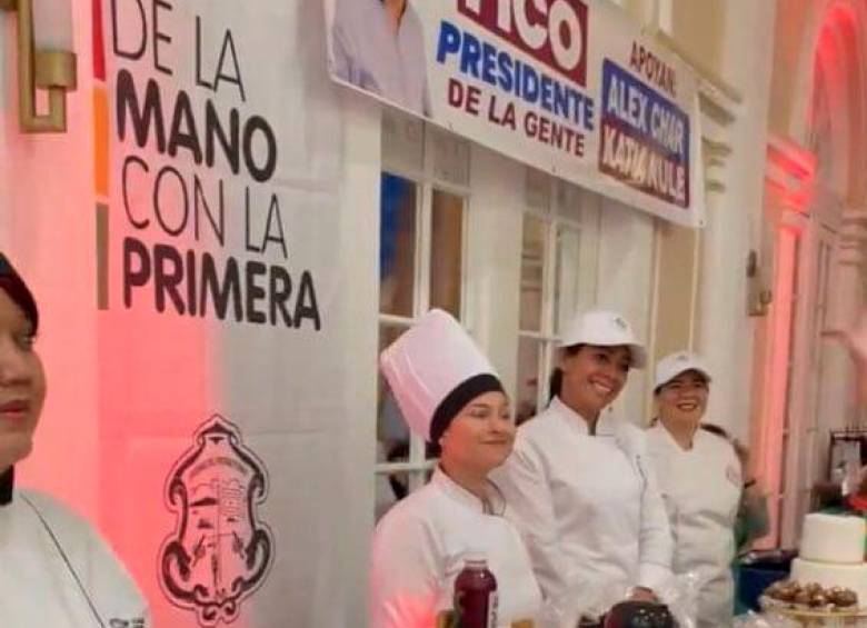 El eslogan de la exprimera dama de Barranquilla estaba colgado en el evento.FOTO CORTESÍA W RADIO