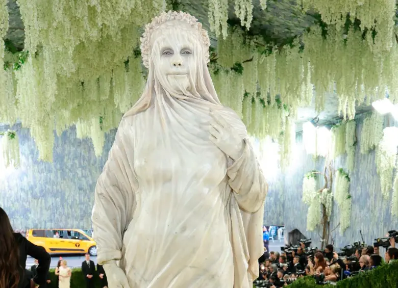 Heidi Klum llegó vestida como una estatua humana. FOTO Getty