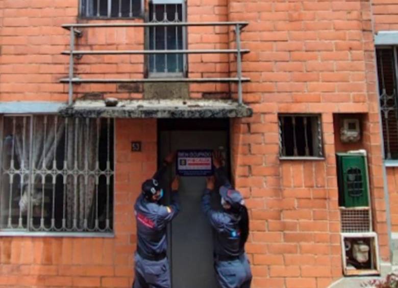 Esta es la edificación embargada en Bogotá a presuntos testaferros de la banda que mató al “Palomo” Usuriaga. FOTO: CORTESÍA DE FISCALÍA.