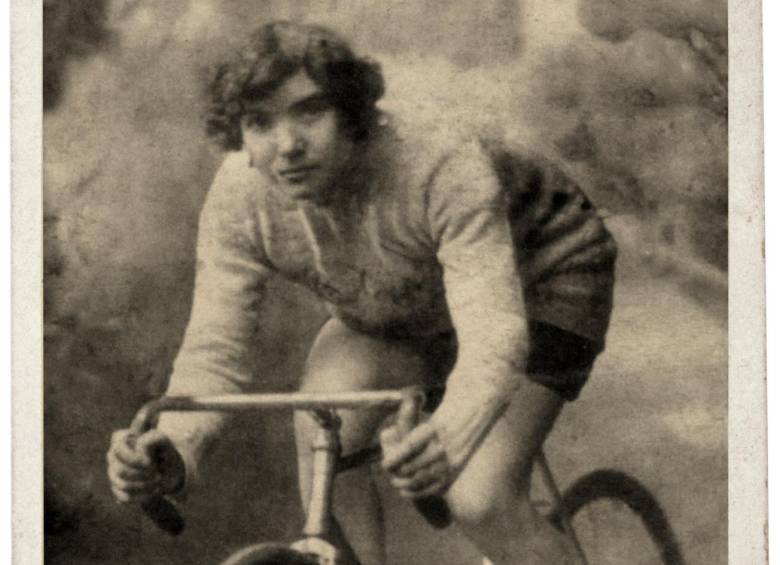 La ciclista italiana Alfonsina Starda fue la primera mujer que corrió el Giro de Lombardía en 1917. Ocho años atrás había establecido el récord de la hora femenino. FOTO: Getty