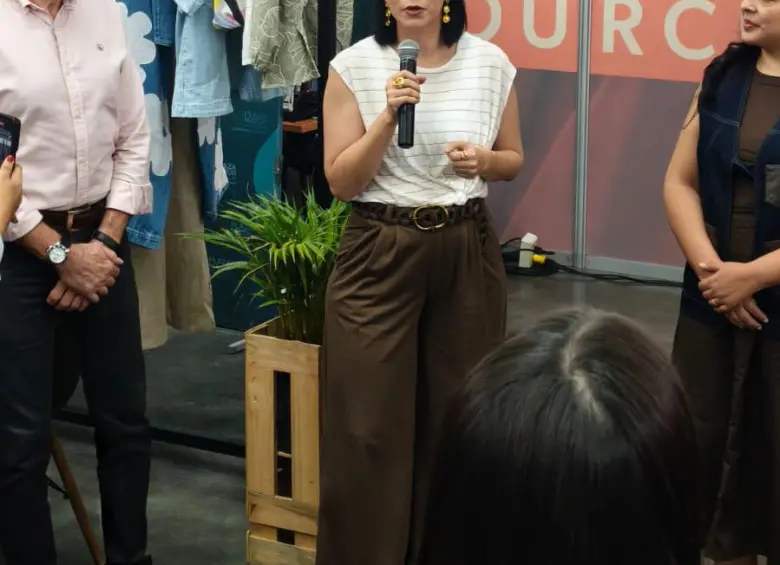 Con cerca de 70 marcas, este showroom evidencia cómo la industria colombiana ha evolucionado hacia un modelo que integra diseño, sostenibilidad, personalización, mínimos flexibles, eficiencia en tiempos y altos estándares de calidad productiva, alineados con las exigencias del mercado global.