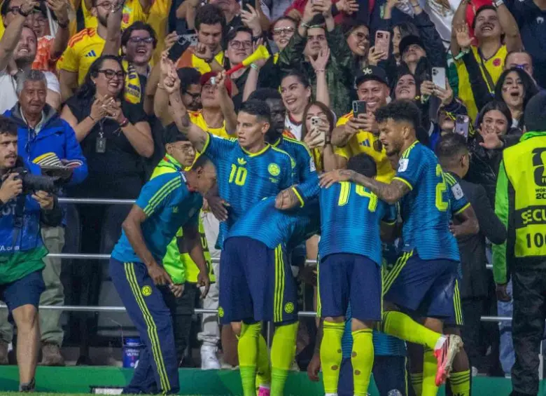 La Selección Colombia celebra el triunfo ante Uzbekistán en el debut del Mundial de Norteamérica con goles de Daniel Muñoz, Luis Díaz y Jaminton Campaz. FOTO JUAN ANTONIO SÁNCHEZ