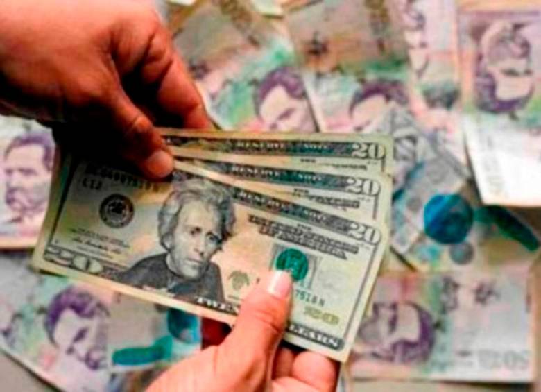 El dólar registró tendencia bajista durante la jornada y tocó un mínimo de $4.960,25 en el intradía. FOTO Colprensa