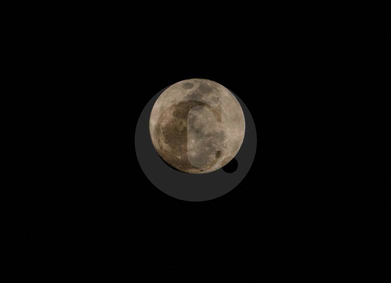 La Luna llena que inició este martes iluminará las noches de este fin de año y le dará la bienvenida al 2021. FOTO JAIME PÉREZ