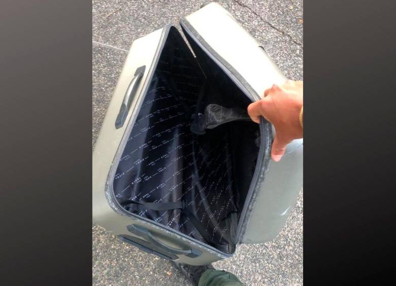 Esta fue la maleta que encontraron en uno de los puentes de las afueras del Centro Comercial Mayorca. Estaba vacía. FOTO: CORTESÍA