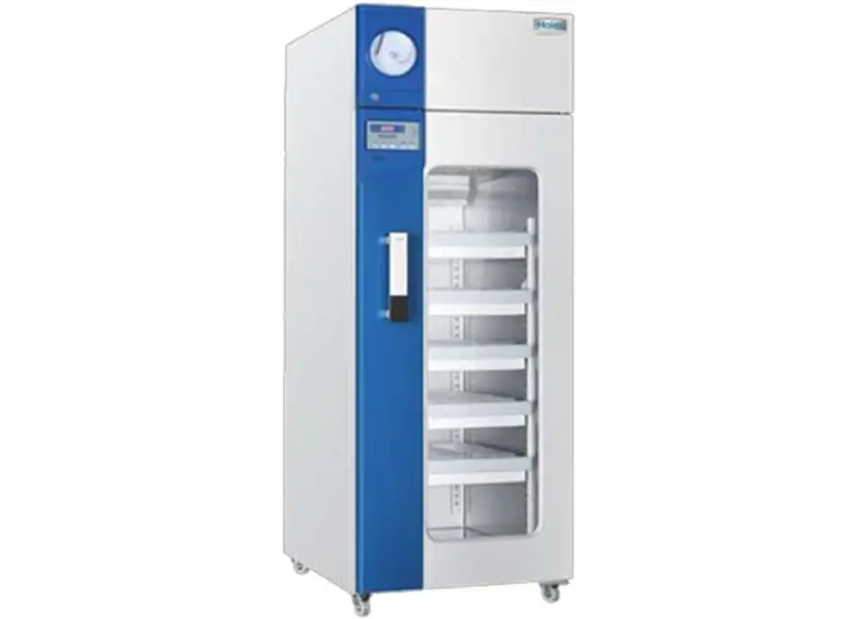 Imagen de referencia de refrigerador para almacenamiento de sangre. 