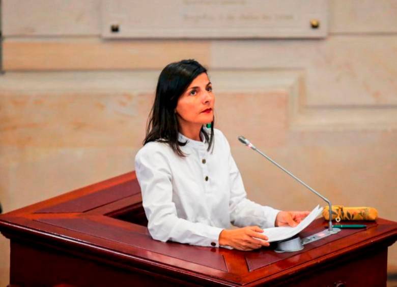 “La transición energética justa se hará con equidad, con gradualidad, con intensificación del conocimiento y, en especial, con un diálogo abierto con todos los actores involucrados”, Irene Vélez, ministra de Minas y Energía. FOTO: Colprensa.