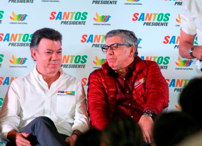 Los expresidentes Juan Manuel Santos y César Gaviria en 2014, época en la que el primero buscaba ser reelegido como Jefe de Estado. FOTO COLPRENSA