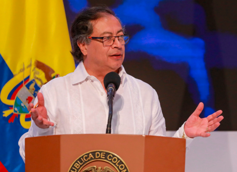 El presidente Gustavo Petro aseguró que en el año 2024 no pueden subir los altos salarios en el sector público del Estado colombiano porque “sería un suicidio económico si se hace”. FOTO PRESIDENCIA