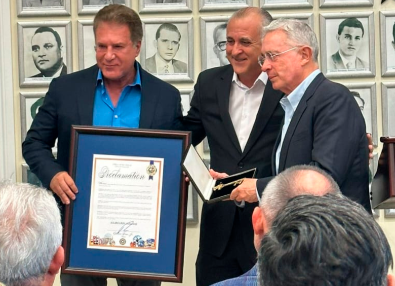 No es la primera vez que Uribe es homenajeado en Hialeah, donde fue reconocido como un ‘ciudadano distinguido’ por comunidades de latinoamericanos. FOTO CORTESÍA