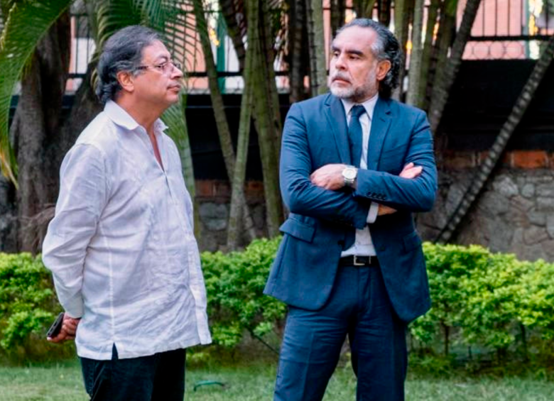 En la imagen, el presidente Gustavo Petro junto al vigente embajador de Colombia en Venezuela, Armando Benedetti, quien seguirá en su cargo hasta finales de junio. FOTO CORTESÍA