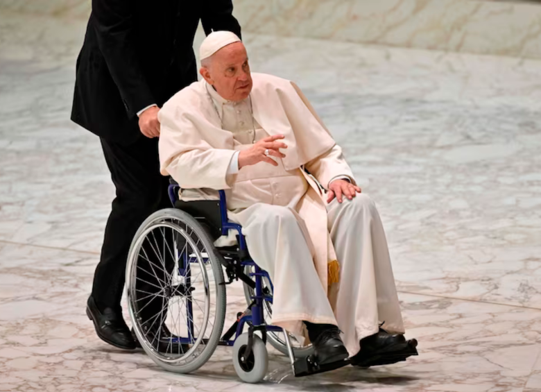 El Sumo Pontífice será operado de urgencia en las próximas horas después de haberse practicado un TAC en el hospital Gemelli de la ciudad de Roma, Italia, FOTO AFP
