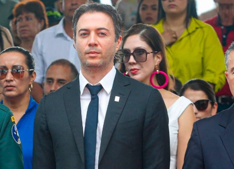 En redes sociales fue compartido el video en el que se escucha a los ciudadanos gritarle al alcalde de Medellín. FOTO MANUEL SALDARRIAGA