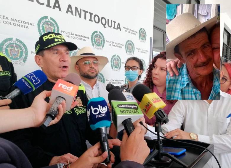 El general Ramíro Castrillon Lara, inspector de la Policía Nacional, atendiendo a los medios de la región sobre el operativo en el que murió Alconides Vallejo Álvarez en Vegachí. FOTO: CORTESÍA