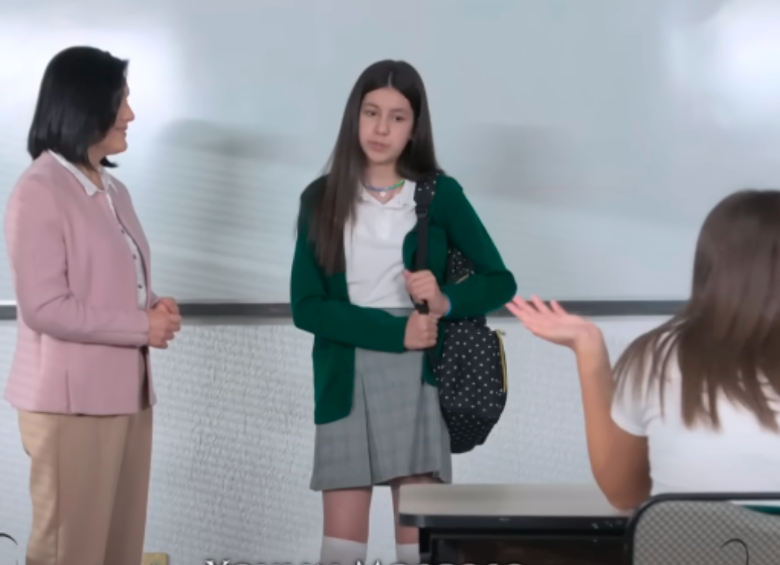 En el capítulo, Gema es víctima de bullying por sus expresiones colombianas. FOTO: CAPTURA DE VIDEO