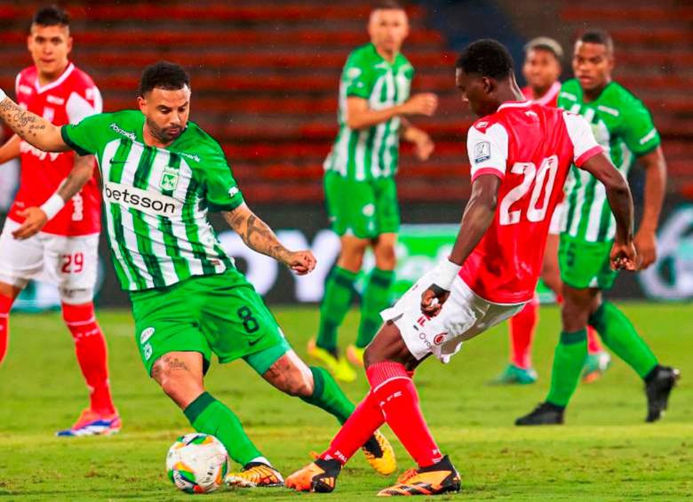Atlético Nacional es líder del Apertura con nueve puntos, mientras que Santa Fe se ubica octavo con tres. FOTO: Manuel Saldarriaga
