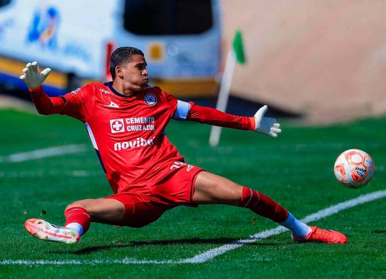 El arquero Kevin Mier está de regreso en la competencia, tras casi cuatro meses de ausencia el guardameta está de regreso. FOTO TOMADA X@CruzAzul