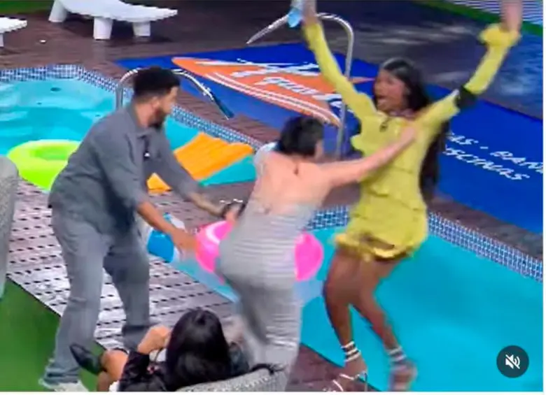 La escena de la agresión se ha vuelto viral en las redes sociales. Foto tomada de @lamansiondeluinny