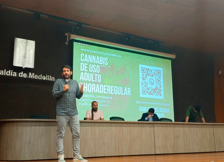 Esta propuesta fue hecha en una audiencia pública realizada en Medellín sobre el cannabis de uso adulto y la propuesta de regularlo en Colombia. FOTO TWITTER @ELEMENTADDHH