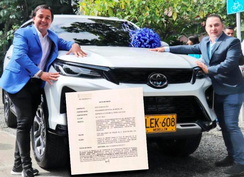 Héctor Alfonso Gómez (izquierda) y el personero Mefi Boset Rave posando junto a una de las controvertidas camionetas Toyota que compró la entidad el mes pasado . FOTO Cortesía Personería 