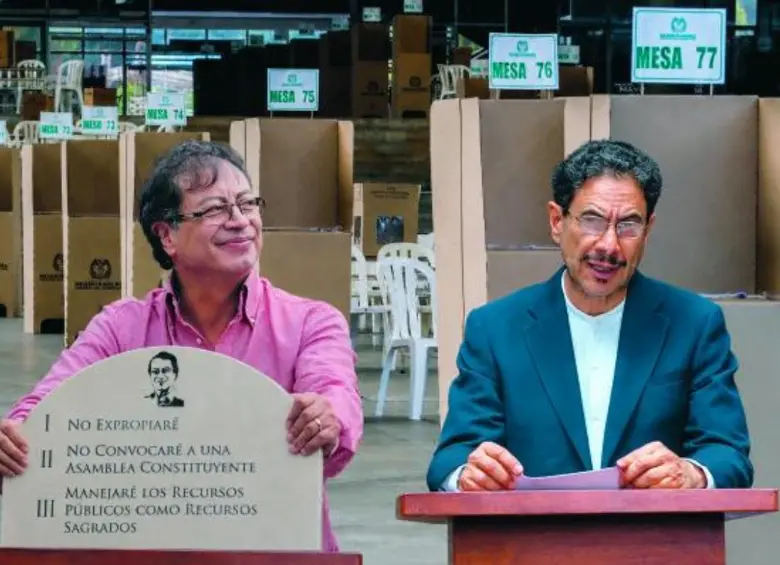 El anuncio oficial del retiro de la Constituyente lo dio el vocero del comité promotor de la convocatoria, Armando Custodio Wouriyú Valbuena. Petro y Cepeda compartían la misma propuesta. Fotos: Colprensa y Manuel Saldarriaga.