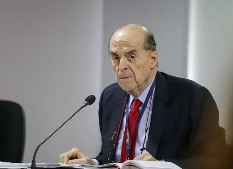 Álvaro Leyva Durán, exministro de Relaciones Exteriores, enfrentará imputación por presuntas decisiones irregulares en la licitación de pasaportes. FOTO: COLPRENSA