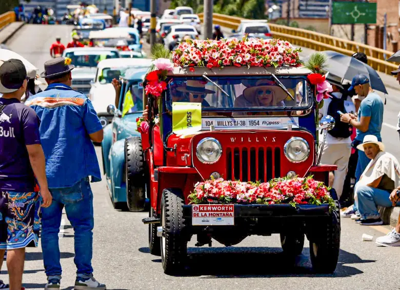 Se calcula que más de un millón de personas vieron el desfile en las calles. FOTO: Manuel Saldarriaga.