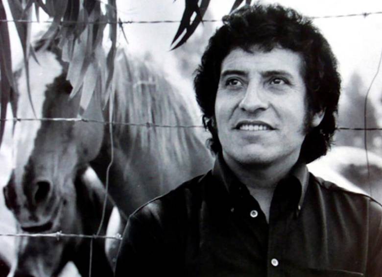 Jara fue arrestado en 1973 al interior de la Universidad Técnica del Estado, donde ejercía como profesor. Fue autor de temas como “Te recuerdo Amanda”, “El derecho de vivir en paz” o “Manifiesto”. FOTO: Tomada de Fundación Víctor Jara
